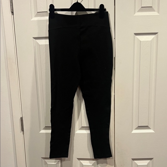 Zara Brand Women’s Classic Black Leggings - Picture 6 of 7
